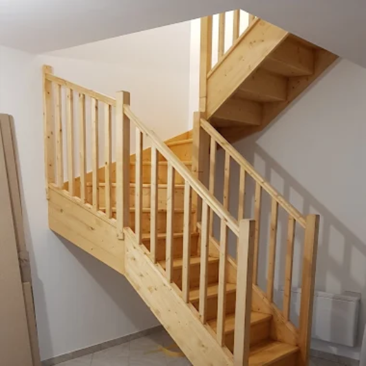 Étretat : Pose et lasure d'un escalier.